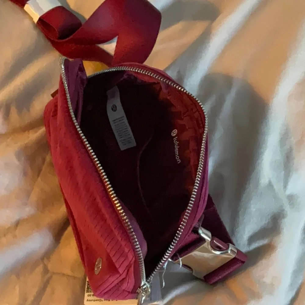 NWT Lululemon Burgundy Crossbody Bag - Picture 6 of 7